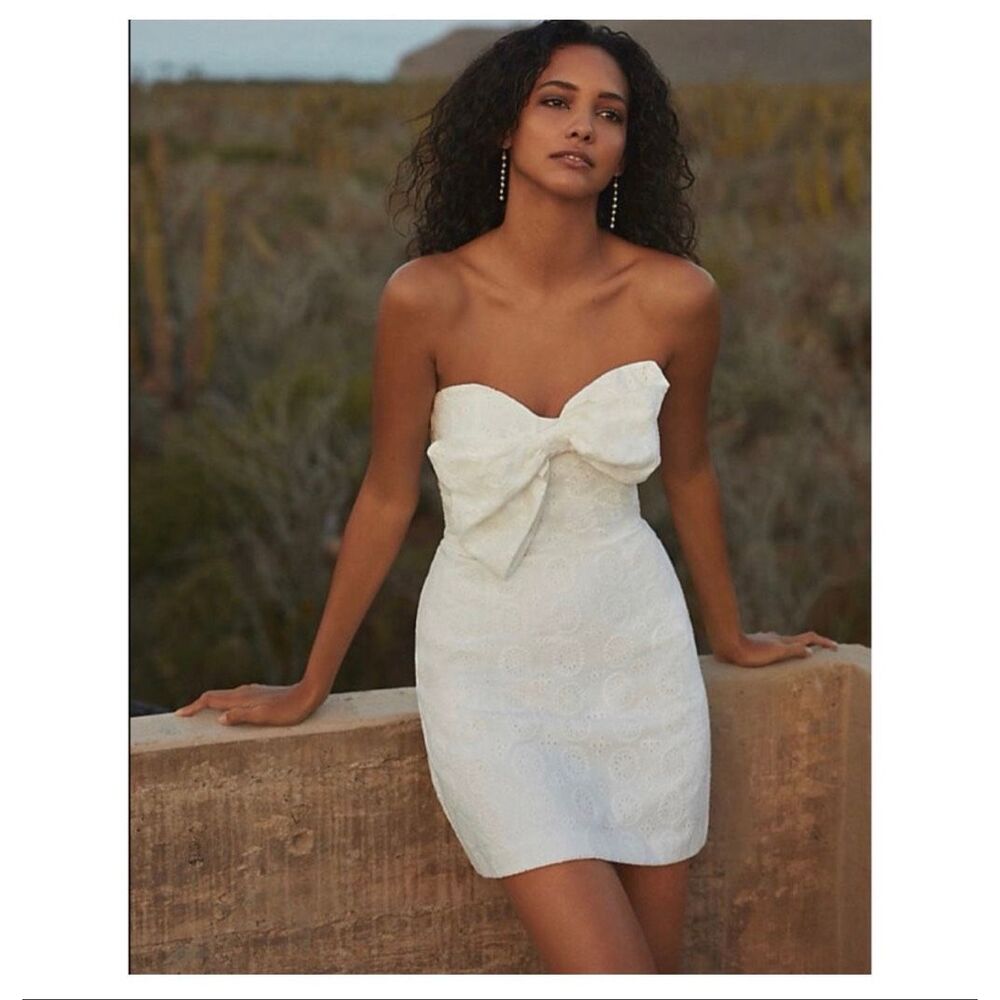 Hutch for Anthropologie white eyelet strapless mini dress with a large bow detai